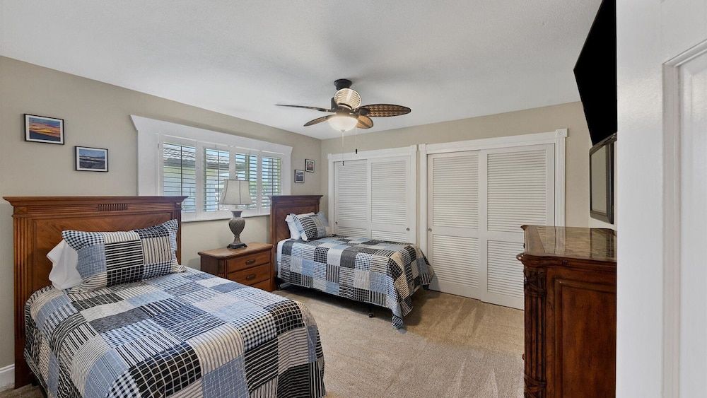 House, Multiple Beds, Pool Access (SBC945)