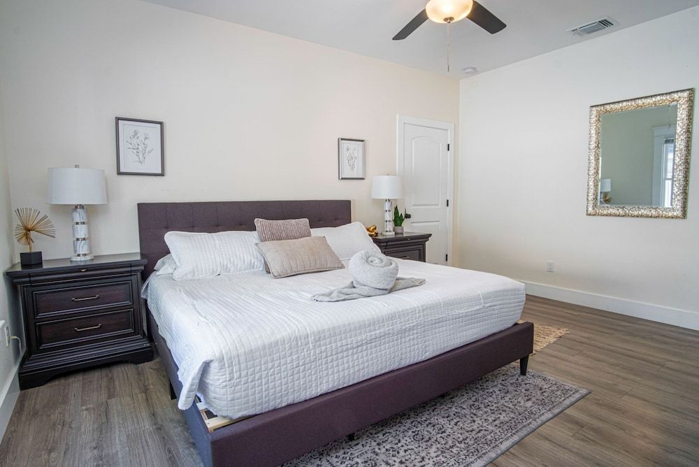 House (2 Bedrooms)