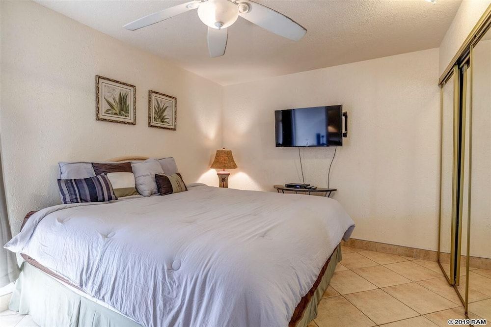 Classic Condo, 1 King Bed with Sofa bed