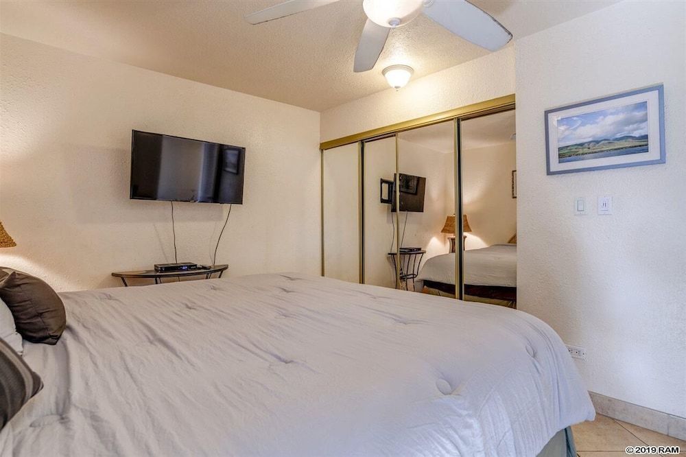 Classic Condo, 1 King Bed with Sofa bed