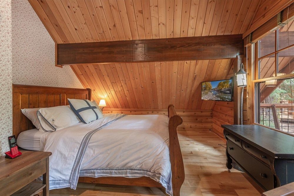 Signature Cabin, 3 Bedrooms, Fireplace, Mountainside