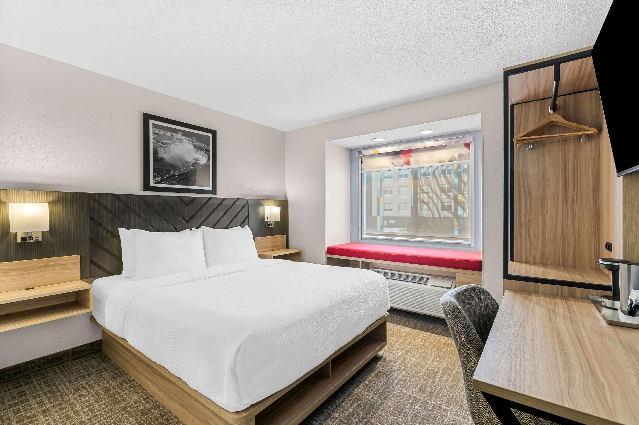 Accessibility - 1 Queen, Walk-in Shower, Grab Bar, Nonsmoking