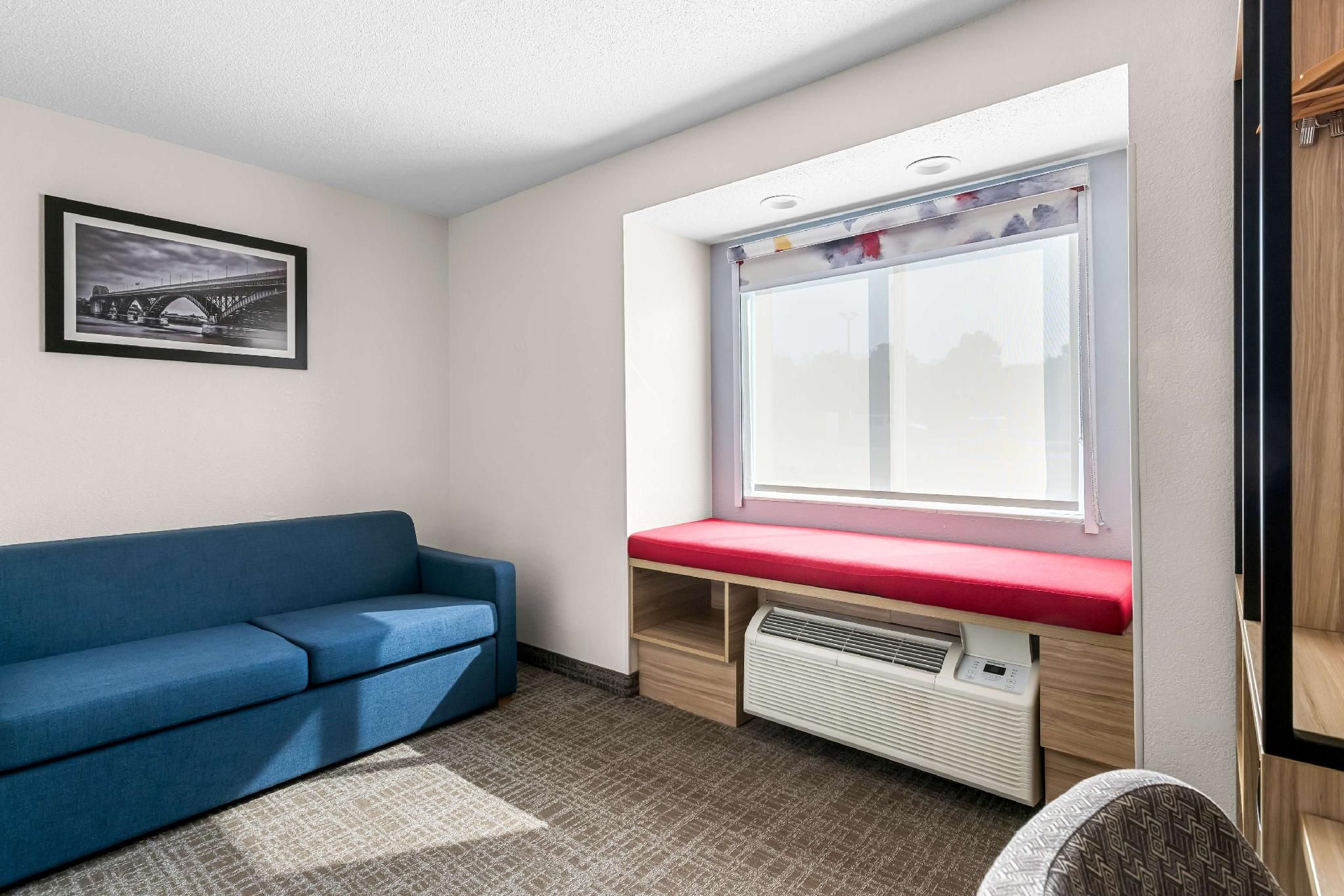 Accessibility - Suite 2 Queen, Bathtub, Separate Bedroom, Nonsmoking