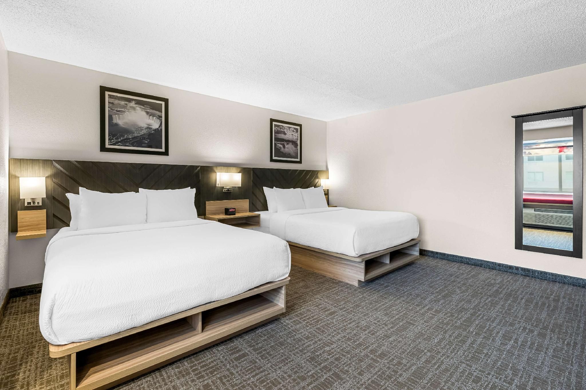 Accessibility - 2 Queens, Roll-in Shower, Grab Bar, Nonsmoking