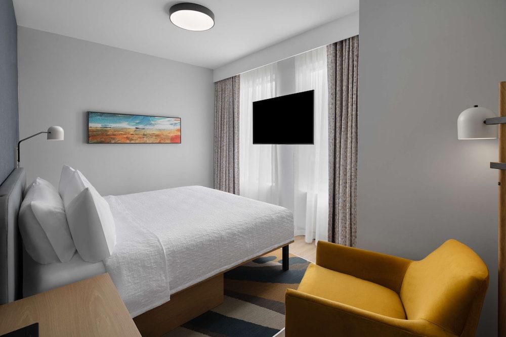 Suite, 1 King Bed, Accessible (Hearing)