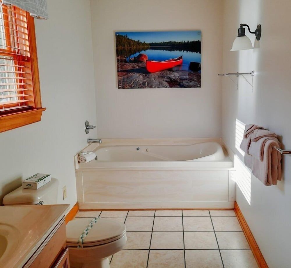 Wilderness Presidential Resort Premier Cabin, Jetted Tub 5