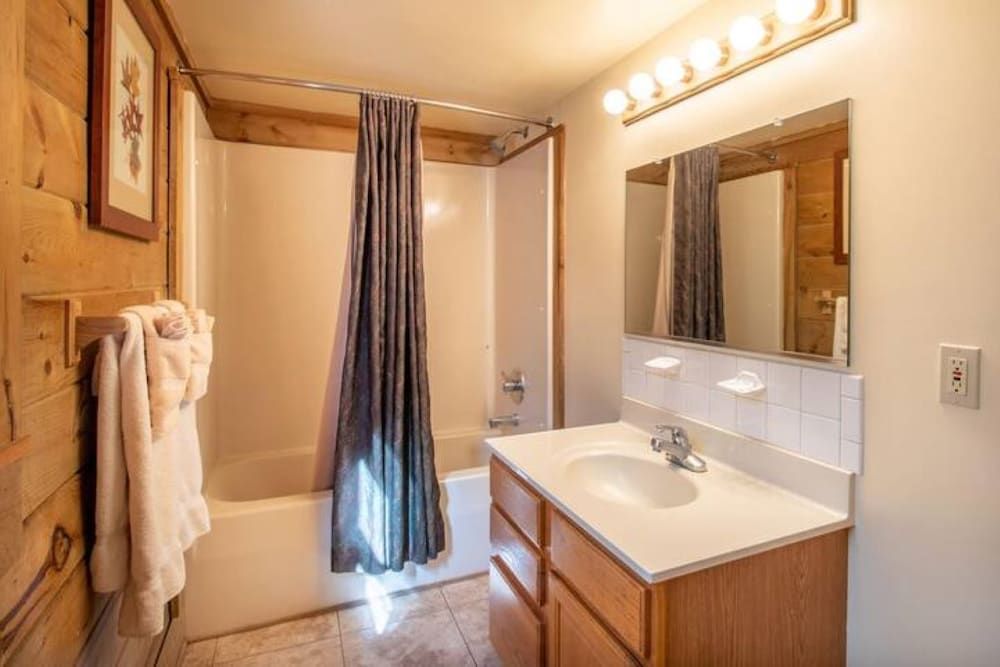 Wilderness Presidential Resort Premier Cabin, Jetted Tub 4