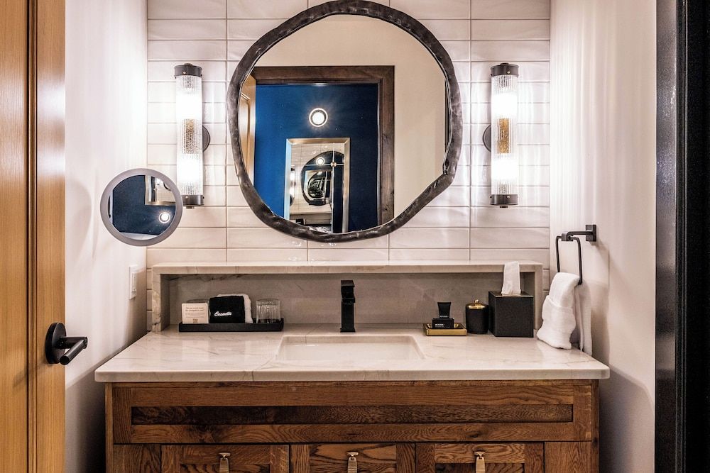 Hotel Renegade Heritage Corner 1 King 4