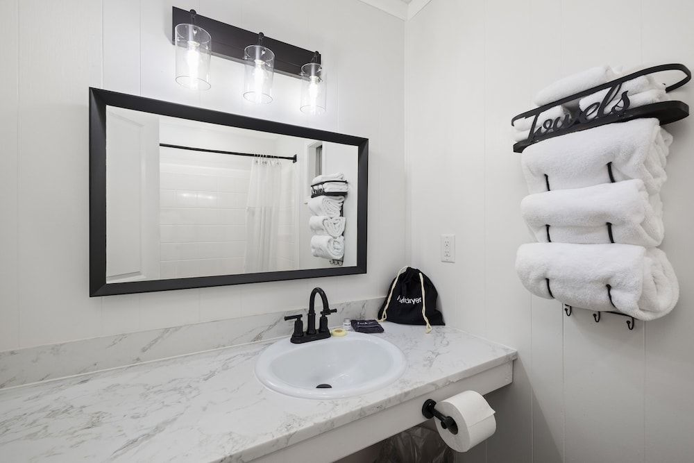 The Lofts on Indian Point Deluxe Studio Suite, 1 King Bed, Balcony, Valley View 6