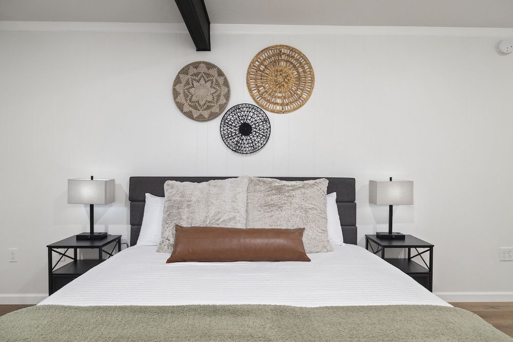 The Lofts on Indian Point Deluxe Studio Suite, 1 King Bed, Balcony, Valley View 3