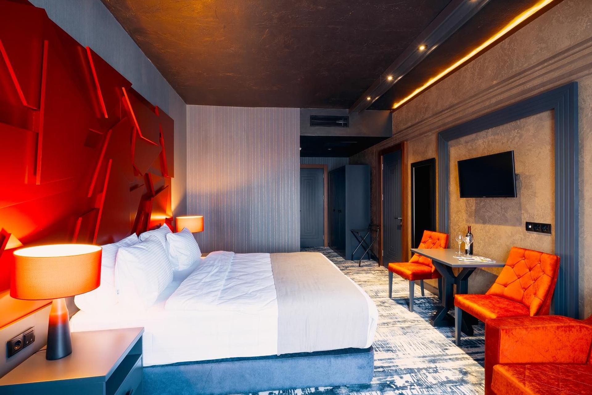 Deluxe Double Room with Side Sea View