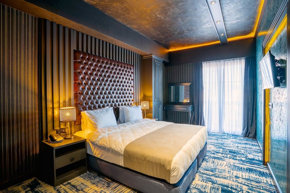 Family Suite, 1 King Bed, City View