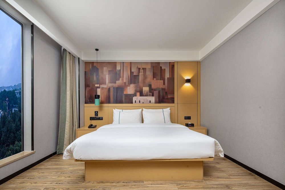 Superior Room, 1 King Bed, Smoking