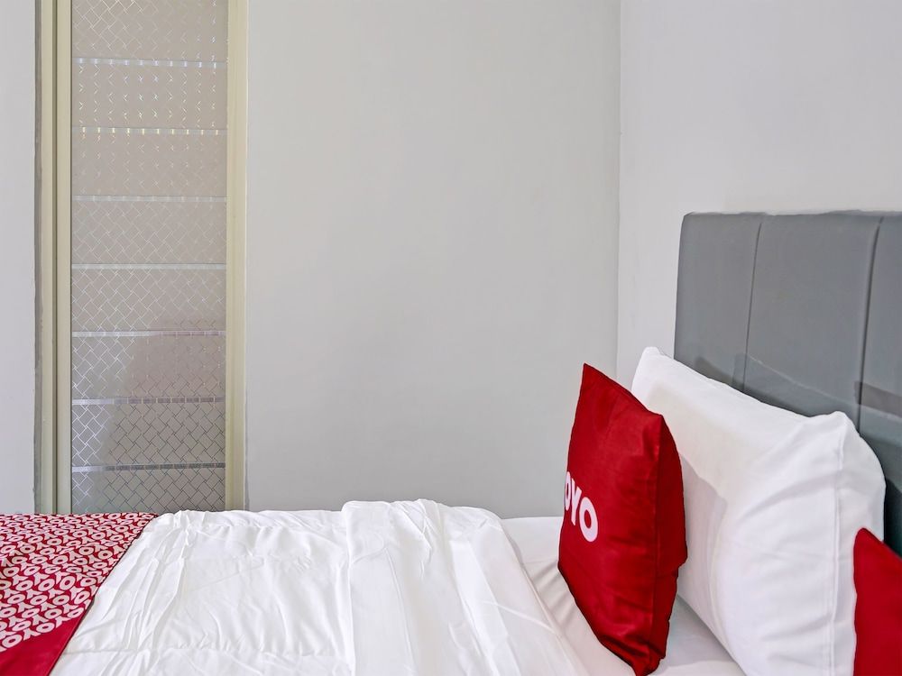 OYO LIFE 91594 Bungah Residence Syariah Standard Double Room 8