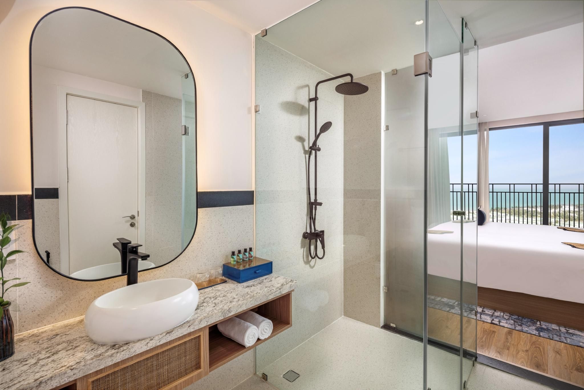 Wyndham Hoi An Royal Beachfront Resort & Villas 2-Bedroom Executive Twin Suite, Ocean View 3