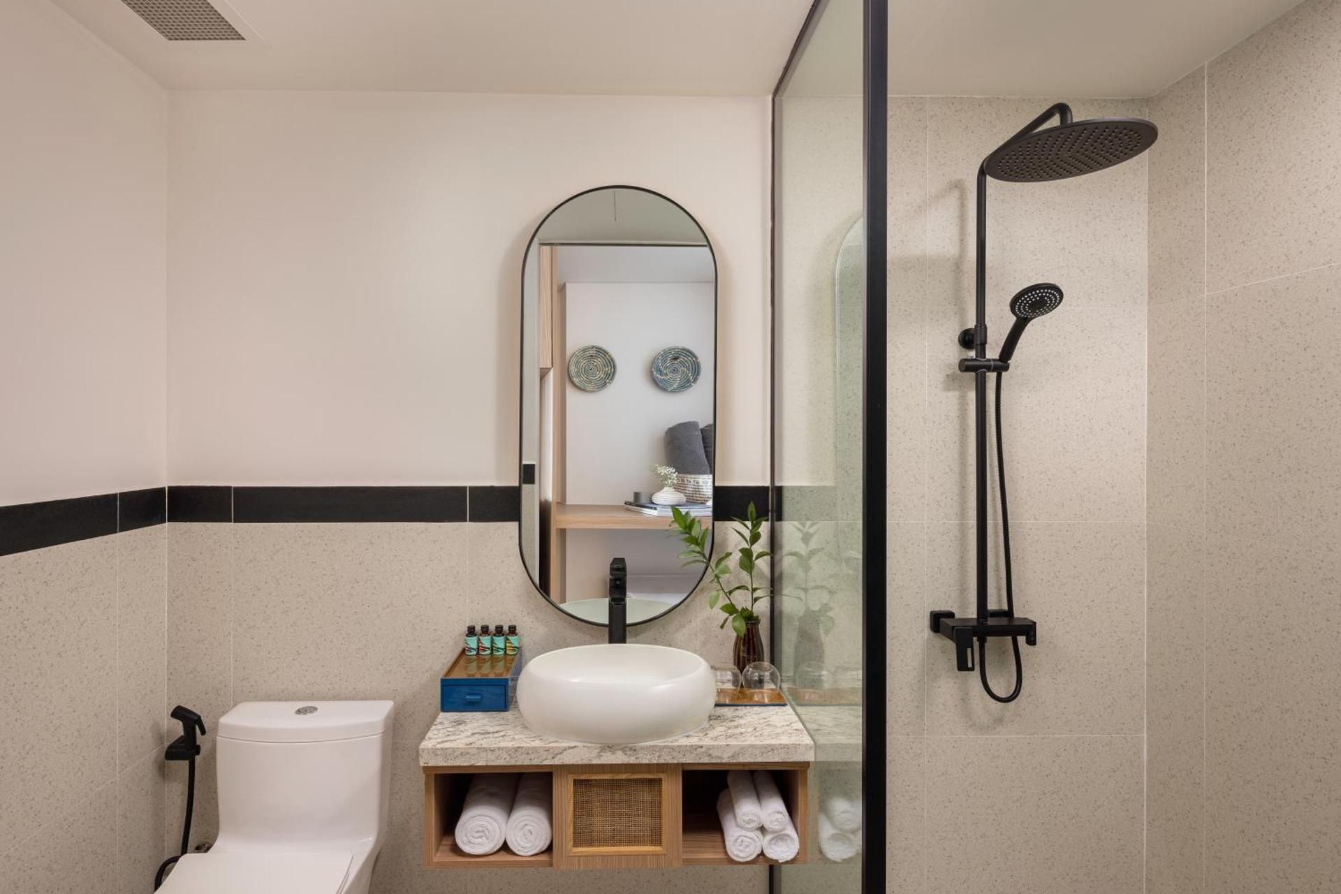 Wyndham Hoi An Royal Beachfront Resort & Villas Studio King 3