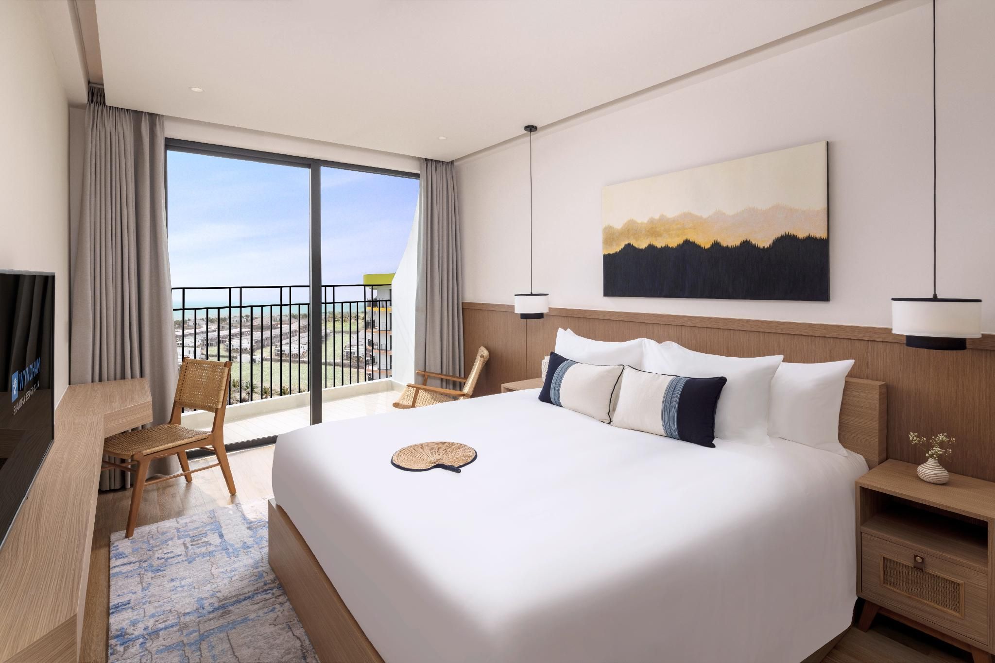 Wyndham Hoi An Royal Beachfront Resort & Villas 2-Bedroom Executive Twin Suite, Ocean View 2