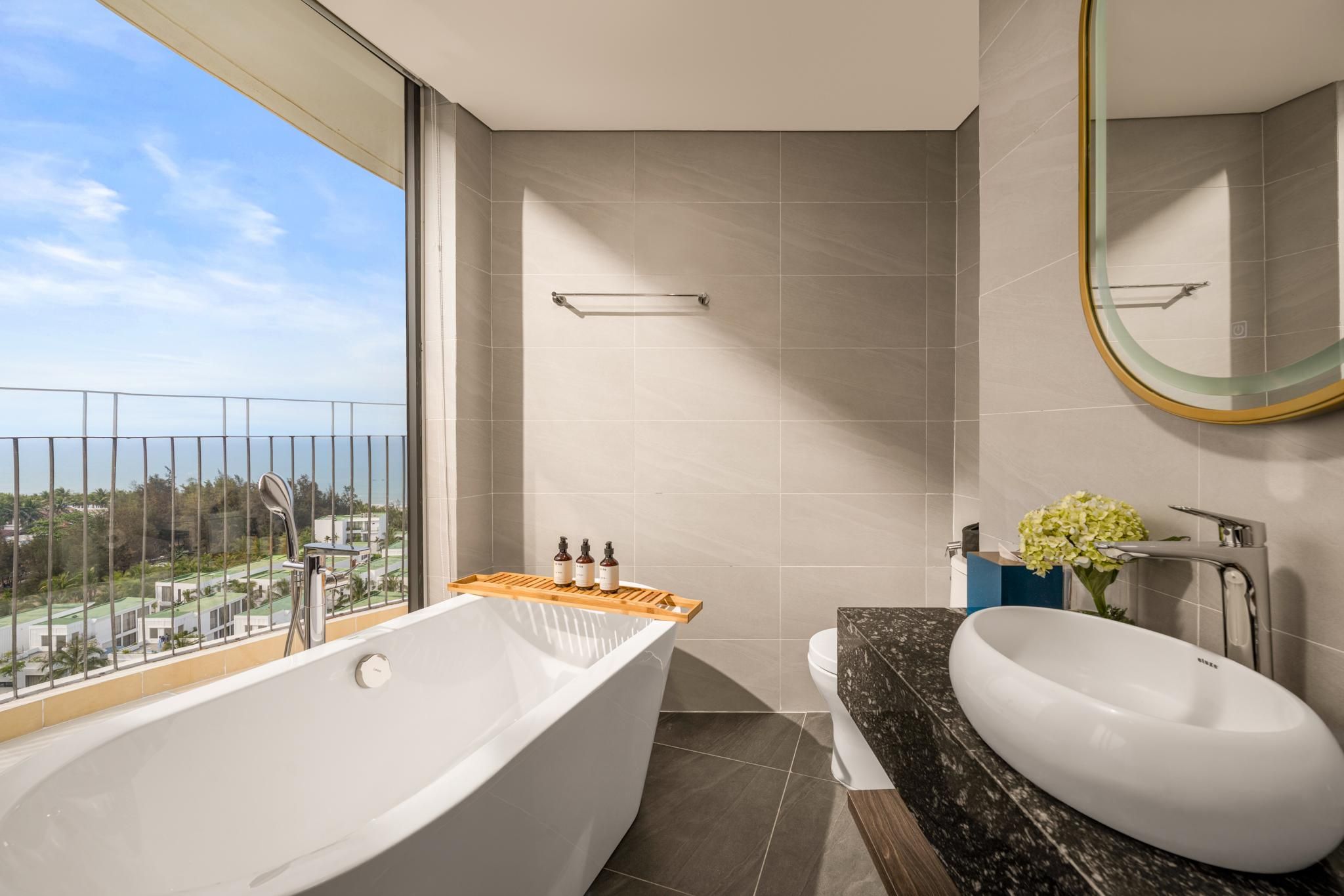 Oceanfront 3-Bedroom Grand Suite