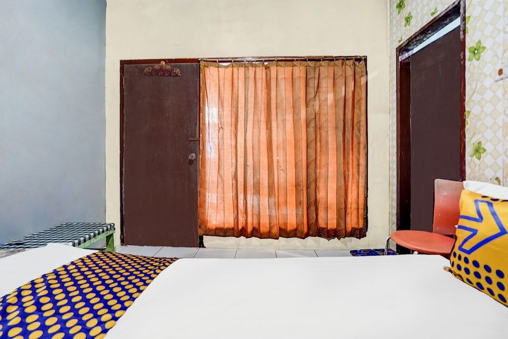 OYO Life 91060 Villa Wijaya Homestay Basic Double Room 14