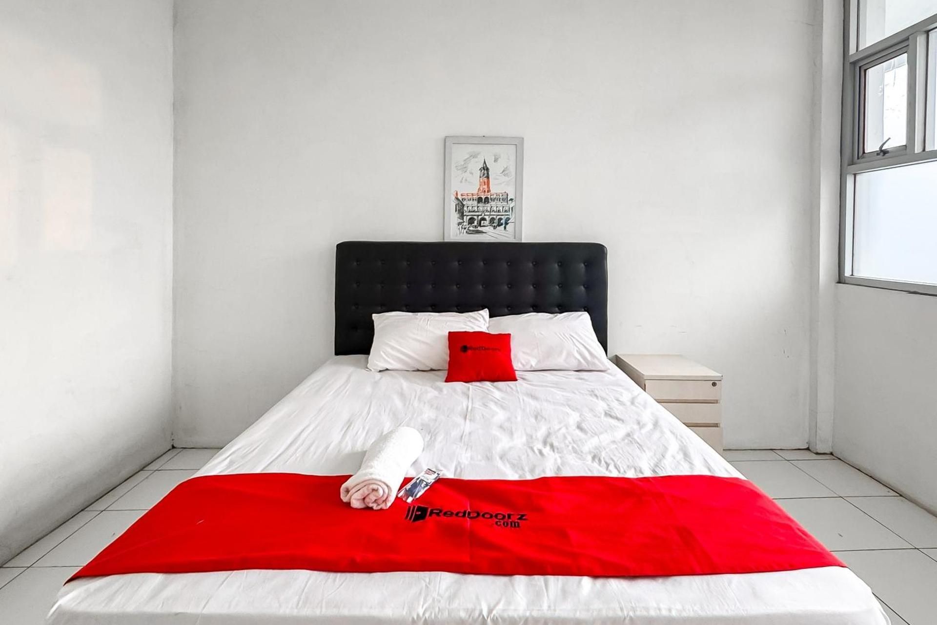 Capital O 91466 Hotel Neu Backpacker Tf Syariah (smk Tb) Standard Double Room