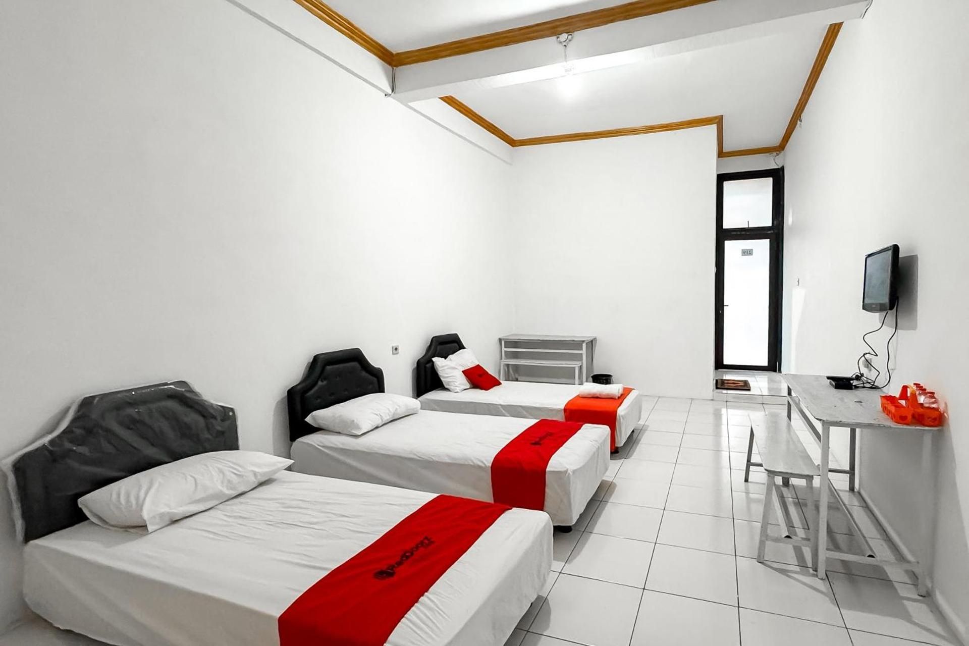 Capital O 91466 Hotel Neu Backpacker Tf Syariah (smk Tb) Family Room