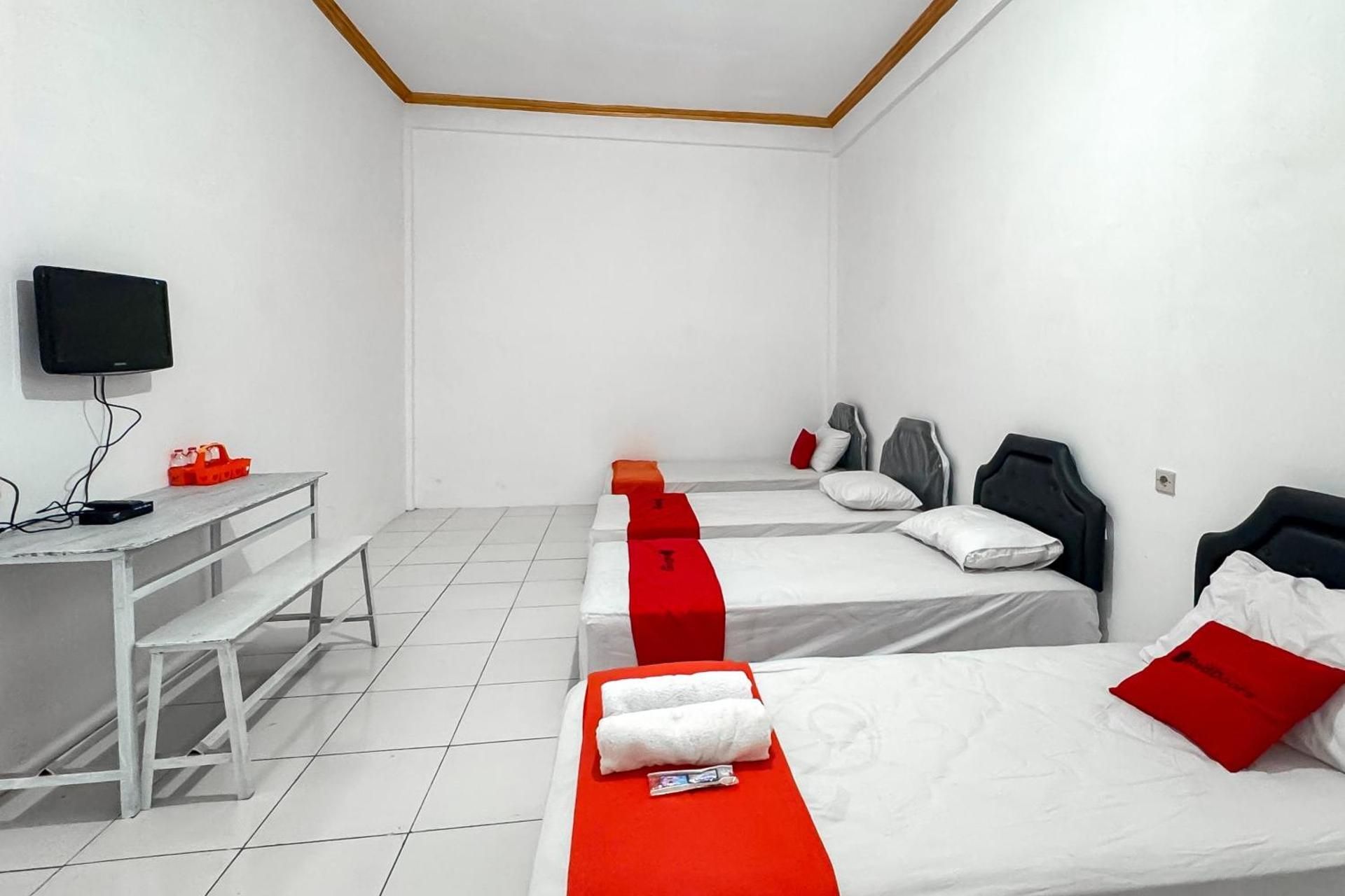 Capital O 91466 Hotel Neu Backpacker Tf Syariah (smk Tb) Family Room 3