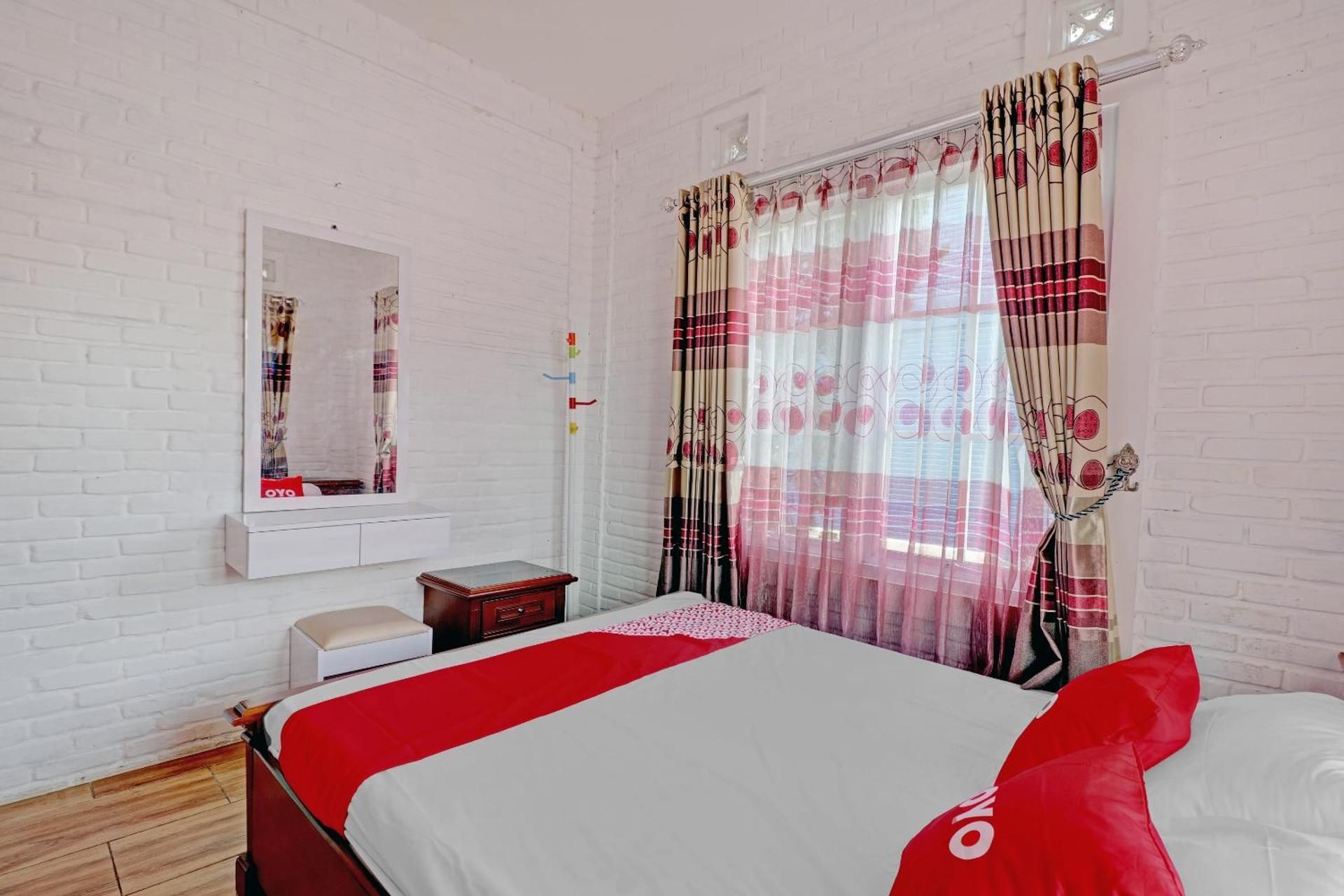 Suite Family Room