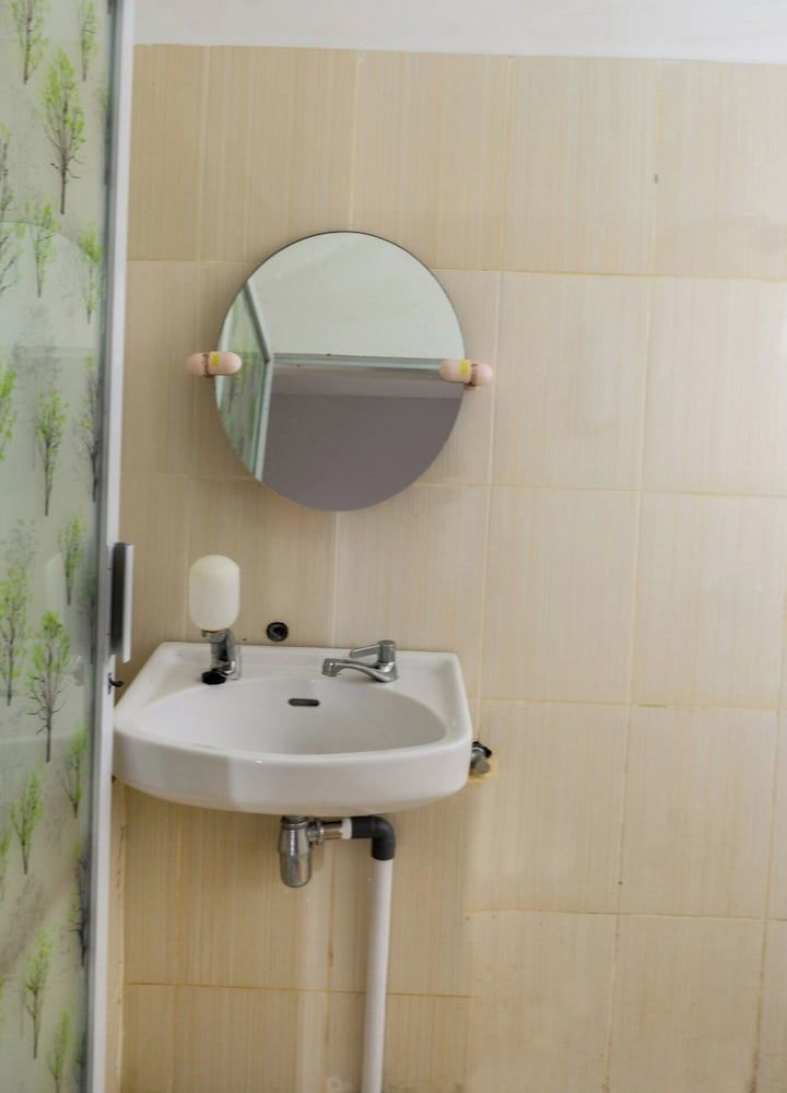 OYO 2199 Mandiri Guest House Syariah Twin Room 6