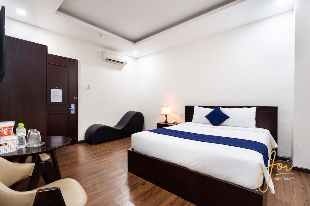 Deluxe Double Room, 1 Queen Bed, Non Smoking, Refrigerator