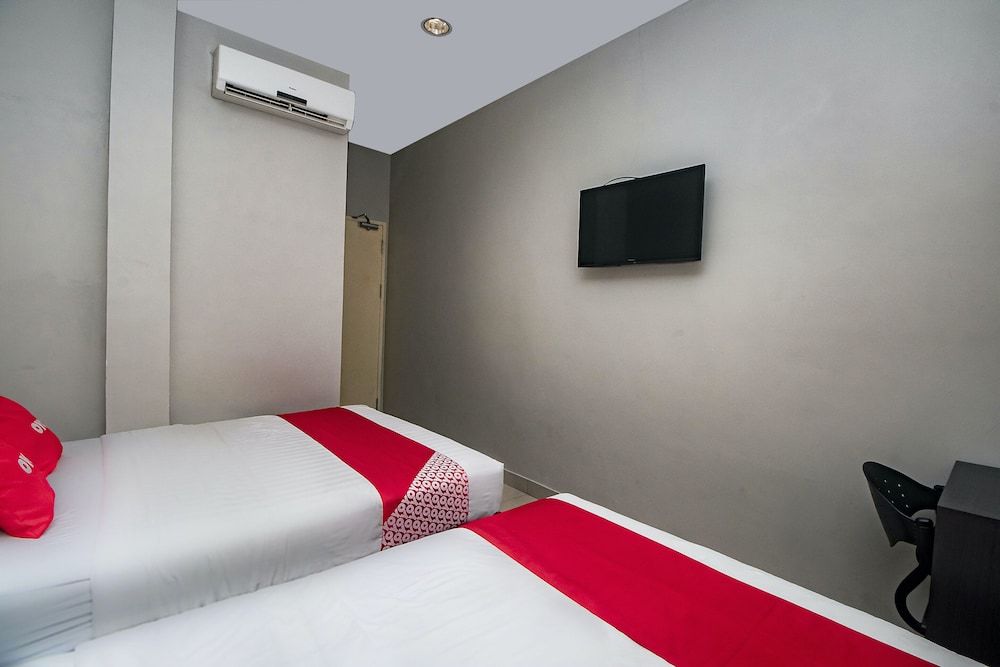 OYO 89885 Nice Stay Three Six Five Services Family Suite 8