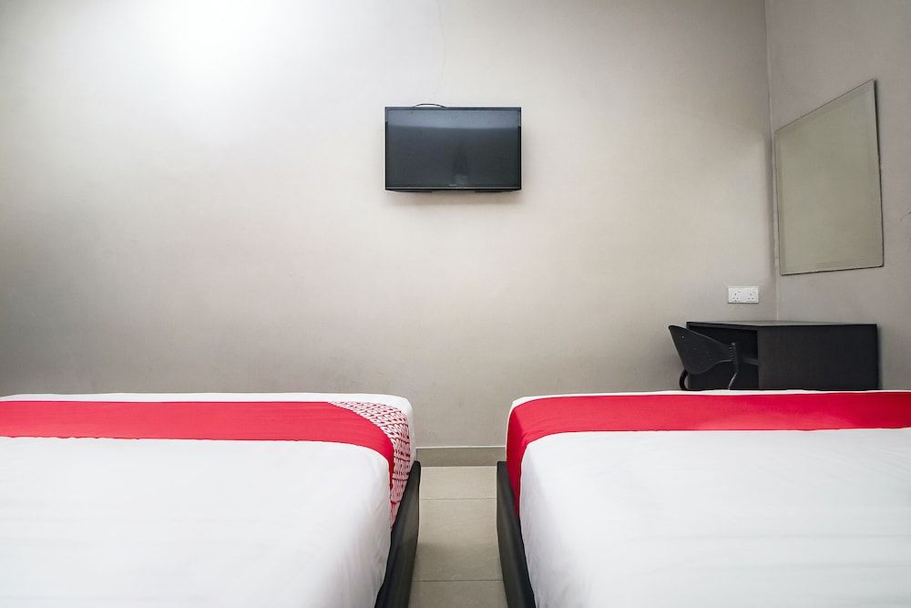 OYO 89885 Nice Stay Three Six Five Services Family Suite 4