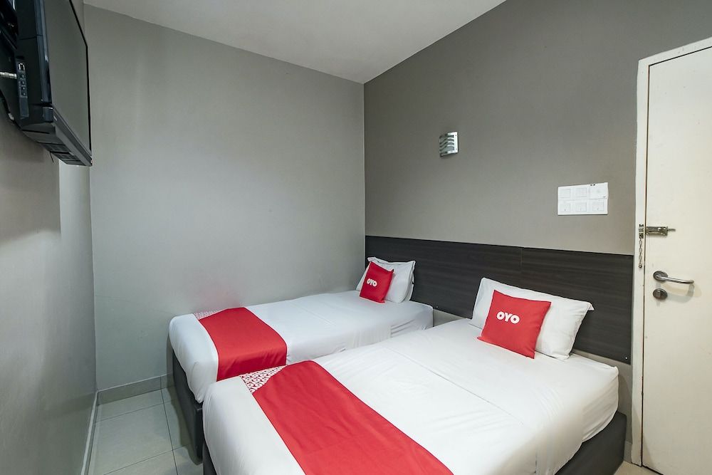 OYO 89885 Nice Stay Three Six Five Services Standard Twin Room 2