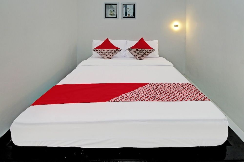 Super OYO 92433 Sirih Gading Family Guest House Standard Double Room 15
