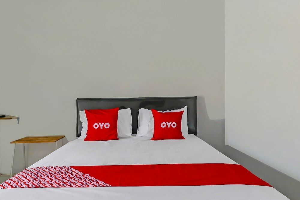 OYO 90809 Homestay Black Pink Merah Jambu Syariah Standard Double Room 4