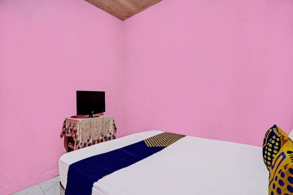 OYO 92267 Nurul Homestay Syariah Basic Double Room 4