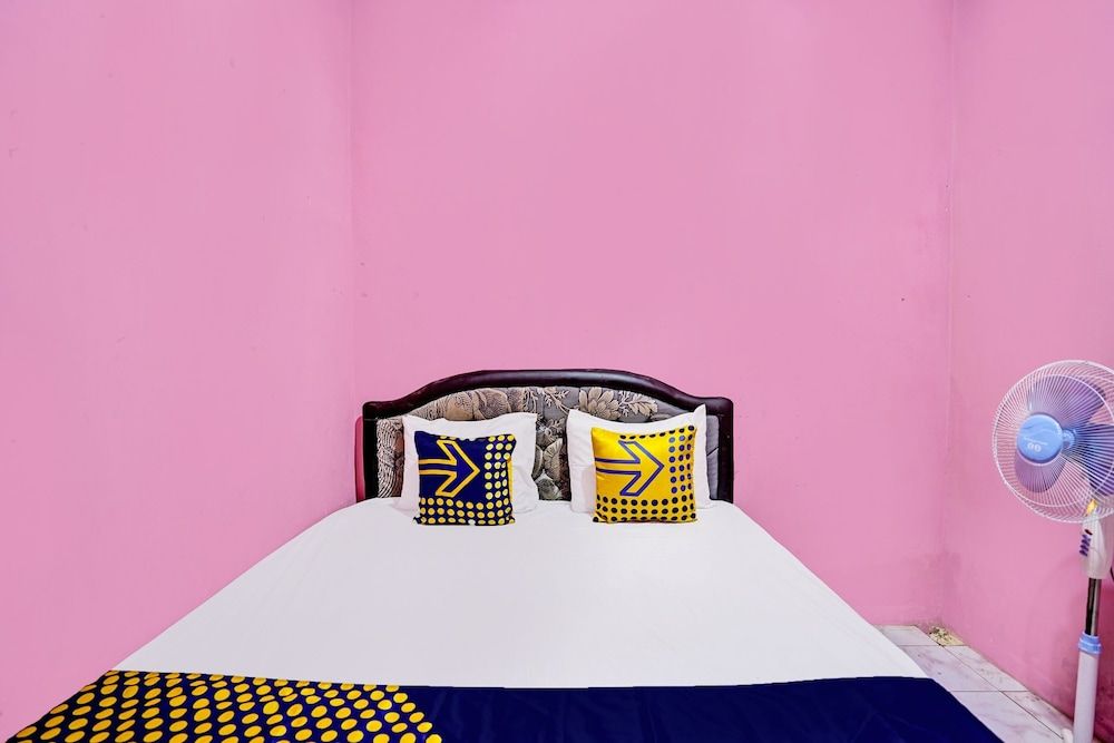 OYO 92267 Nurul Homestay Syariah Basic Double Room