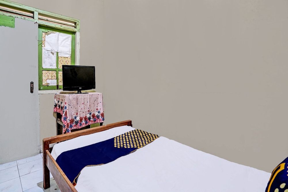 OYO 92267 Nurul Homestay Syariah Basic Single Room 6