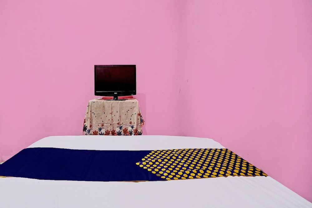 OYO 92267 Nurul Homestay Syariah Basic Double Room 2
