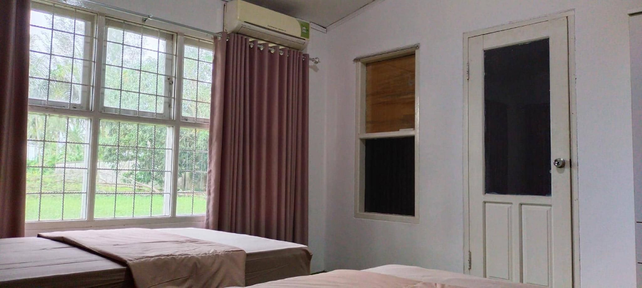 Standard Twin with Private Bathroom