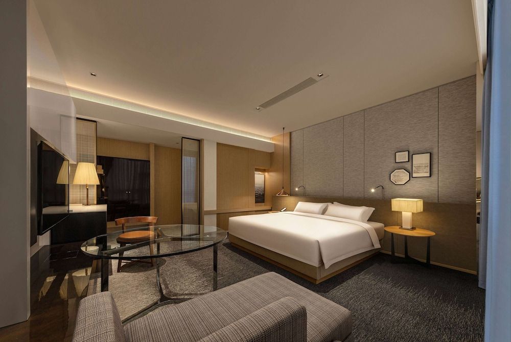 Room, 1 King Bed, Smoking, Bathtub