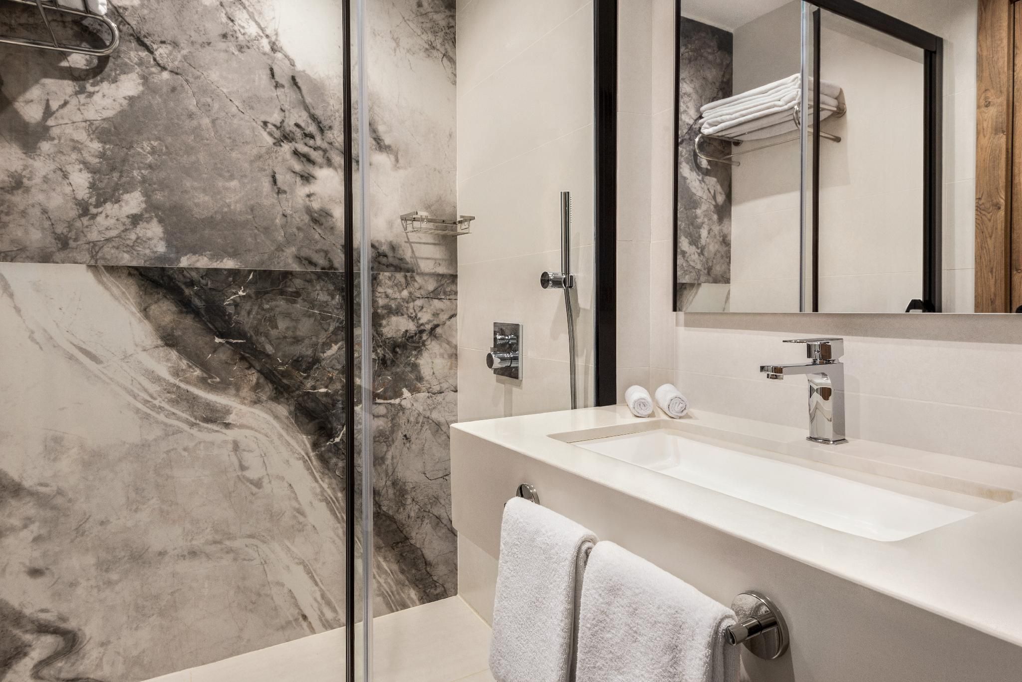 Ramada Plaza By Wyndham Batman 2 Single Beds, City View, Balcony 3