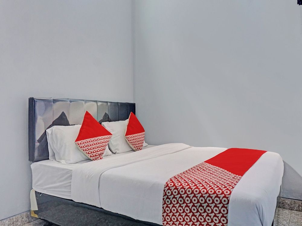 Capital O 92765 J&b Smart Sentul Deluxe Double Room 6