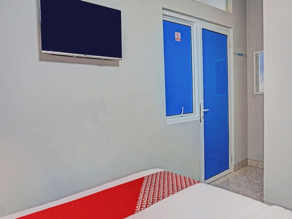 Capital O 92765 J&b Smart Sentul Deluxe Double Room 15