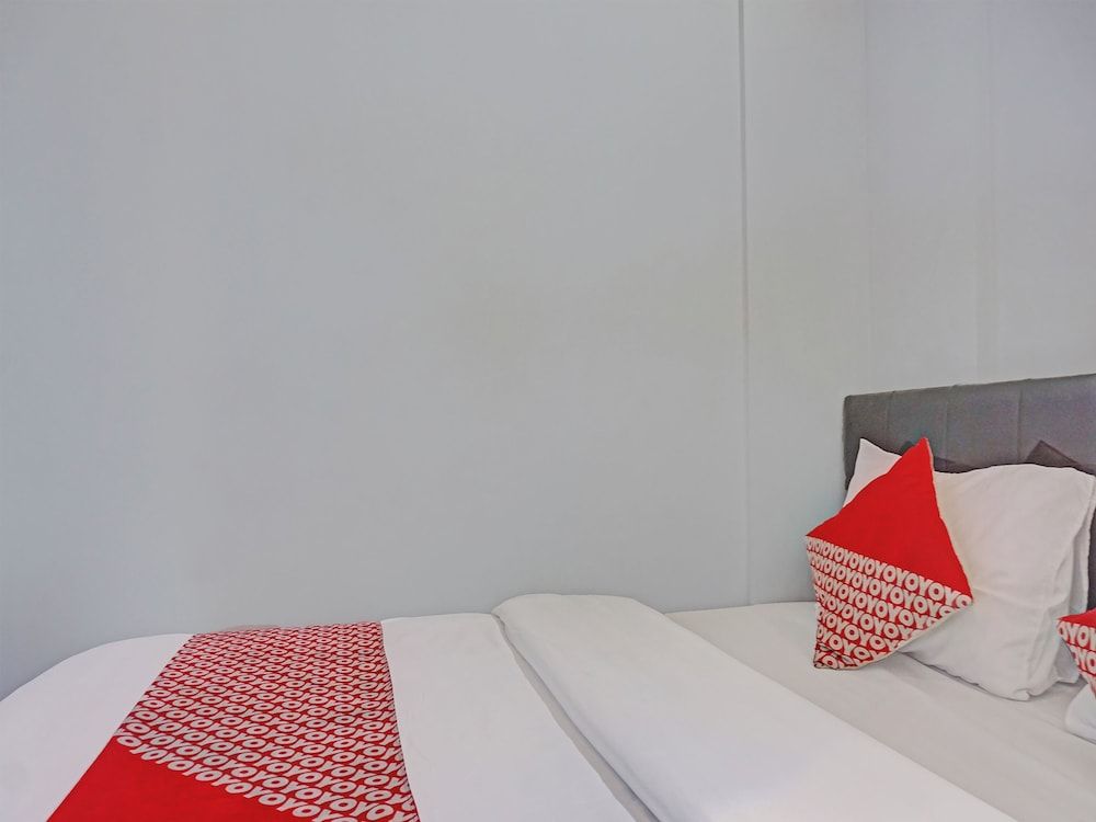 Capital O 92765 J&b Smart Sentul Deluxe Double Room 8