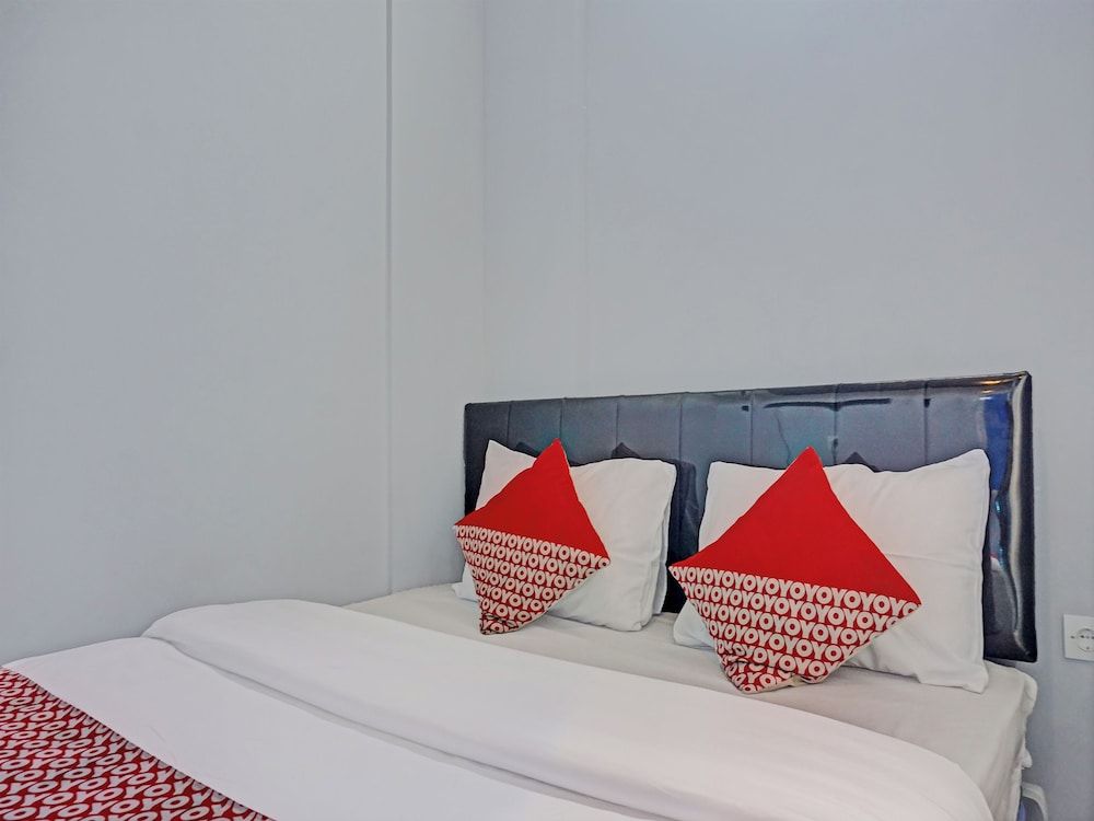 Capital O 92765 J&b Smart Sentul Deluxe Double Room 9