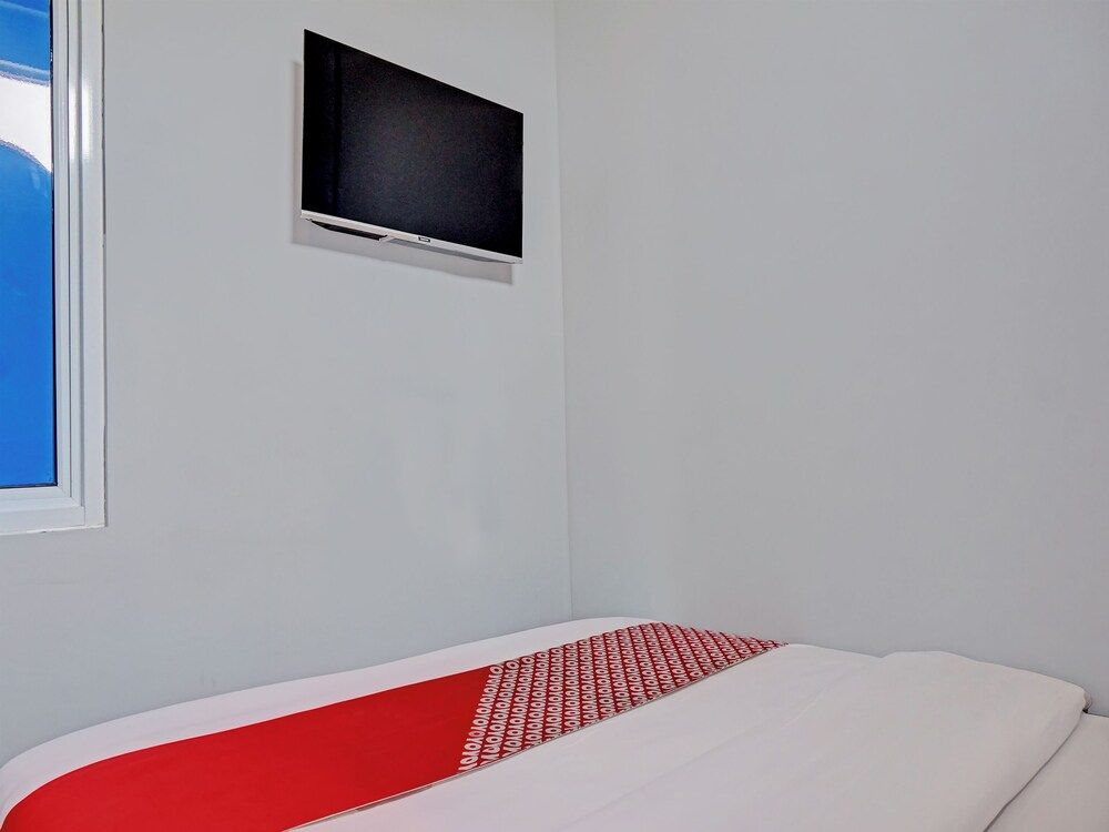 Capital O 92765 J&b Smart Sentul Deluxe Double Room 14