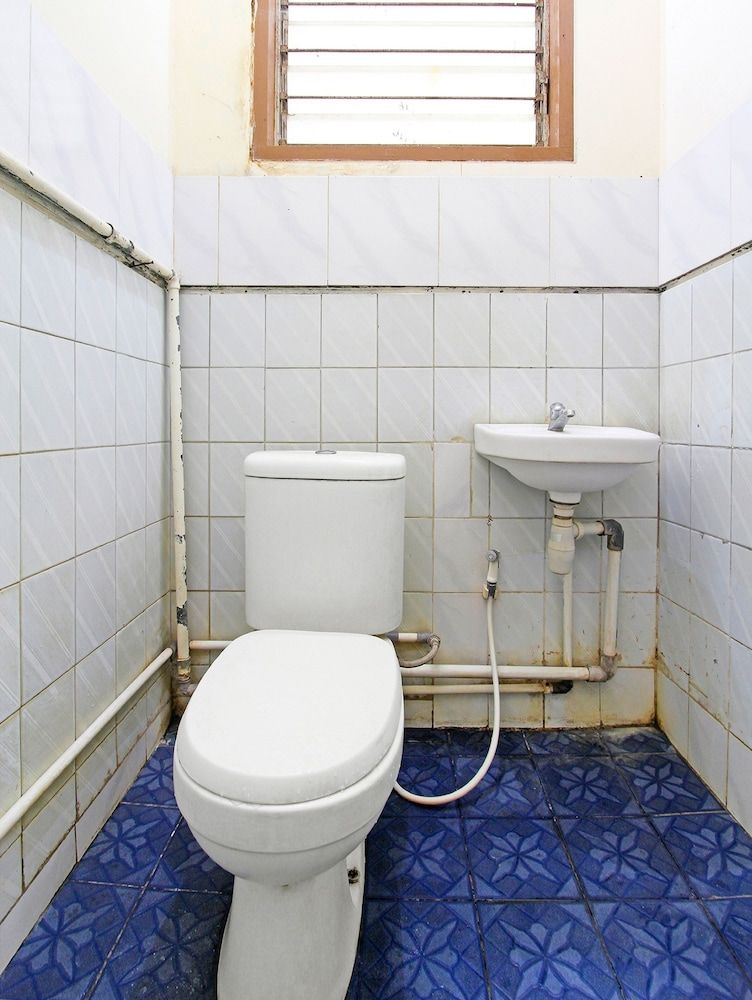 OYO 91354 Hotel Mutiara Standard Double Room 6