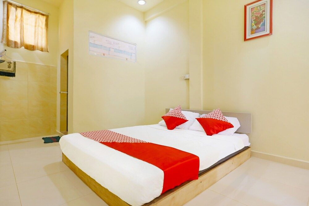OYO 90998 Wisma Pinggir Standard Double Room 2