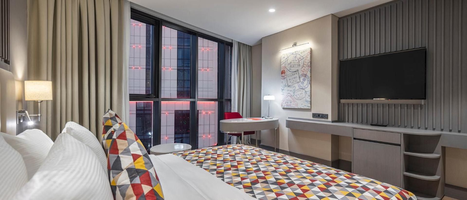 Standard King Room, City View