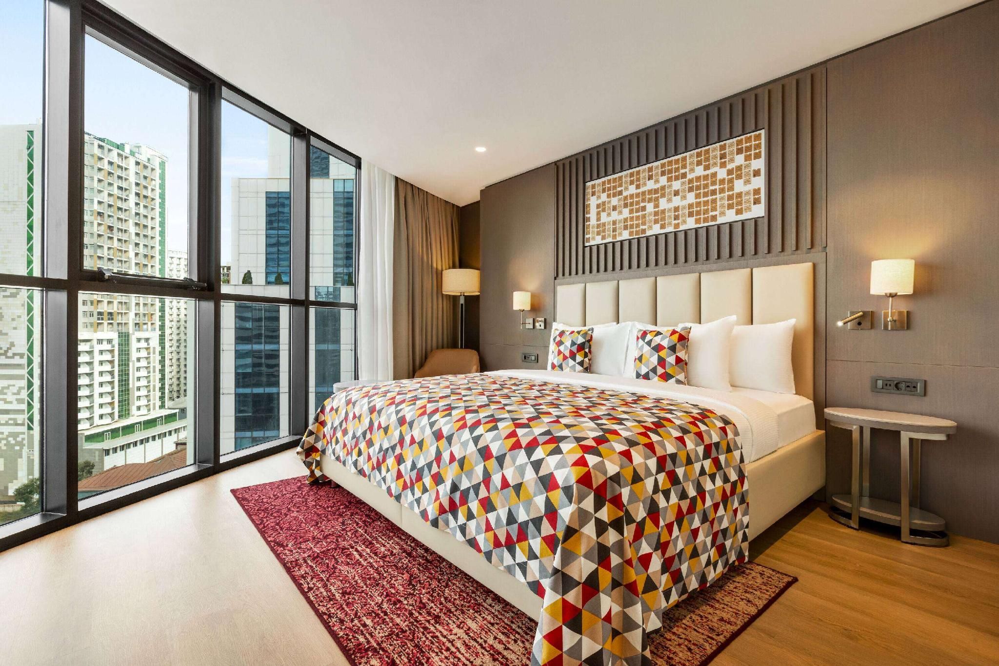King Bed, Junior Suite, City View